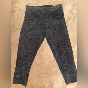 2/$25 Tuff Athletics Black Speckled Leggings Capris Size Medium